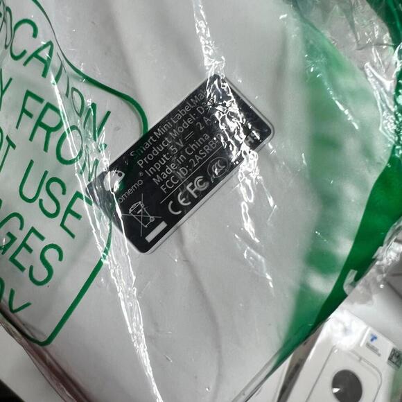 Lot 26 Phomemo D30 Smart Mini Label Maker Wireless Bluetooth Portable Printer - Picture 4 of 10